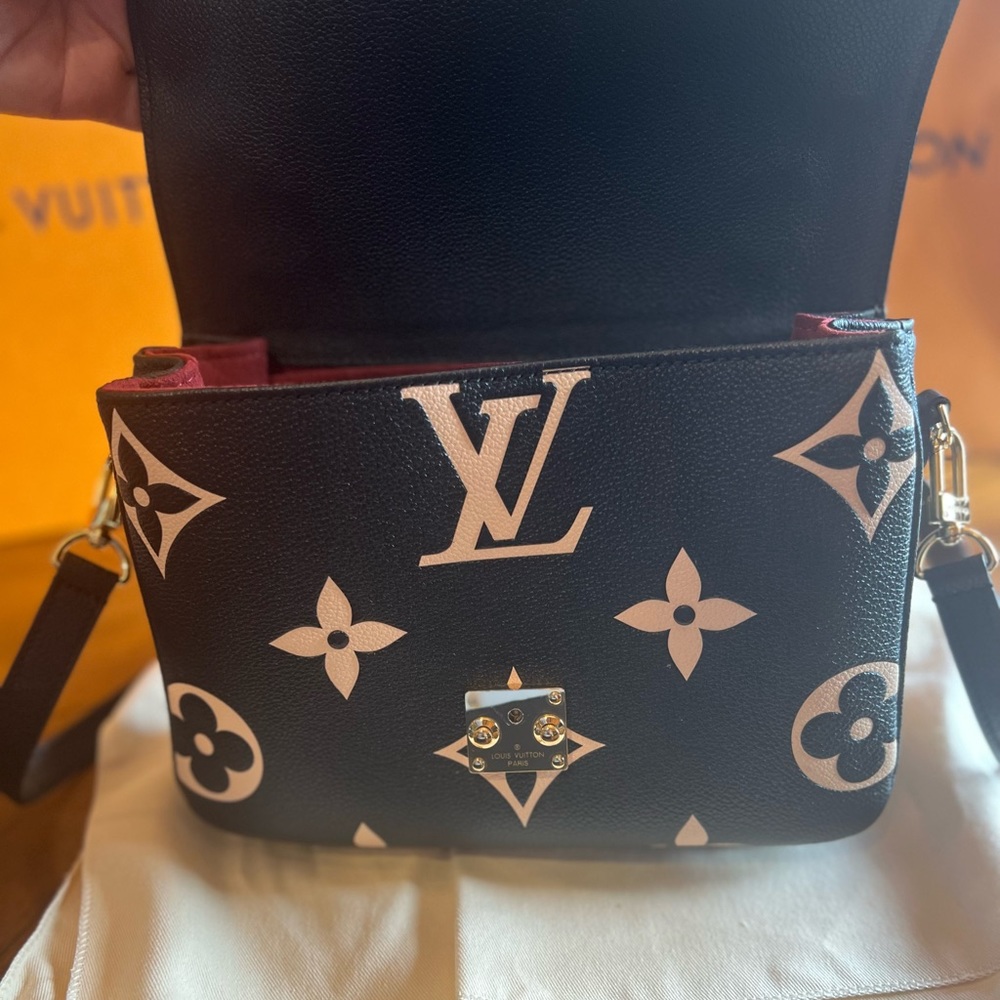 Louis Vuitton Black & Beige Giant Monogram Pochette Métis Gold Hardware - Picture 5 of 16